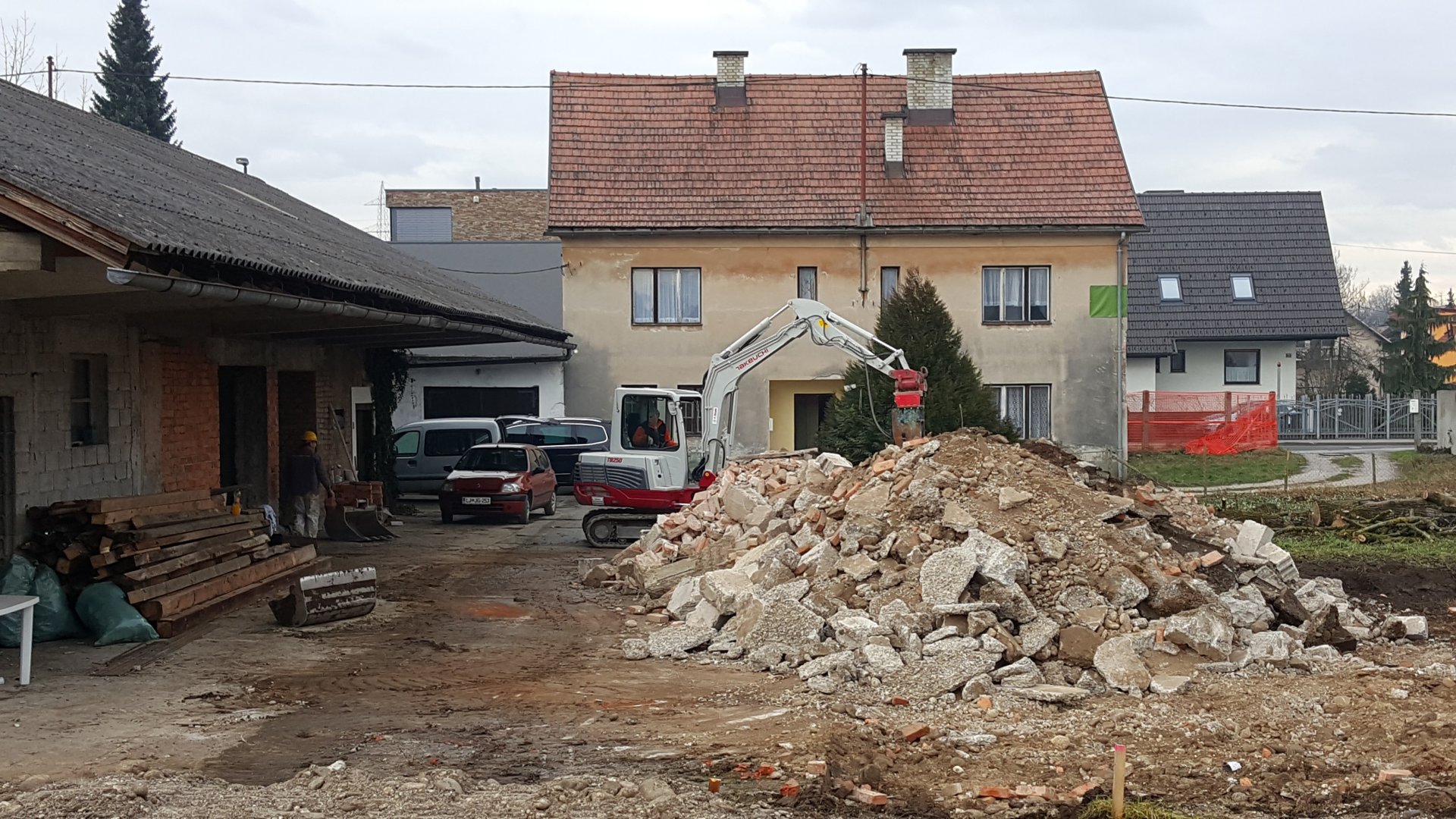 Porušili smo prvi objekt in osvobodili prostor...